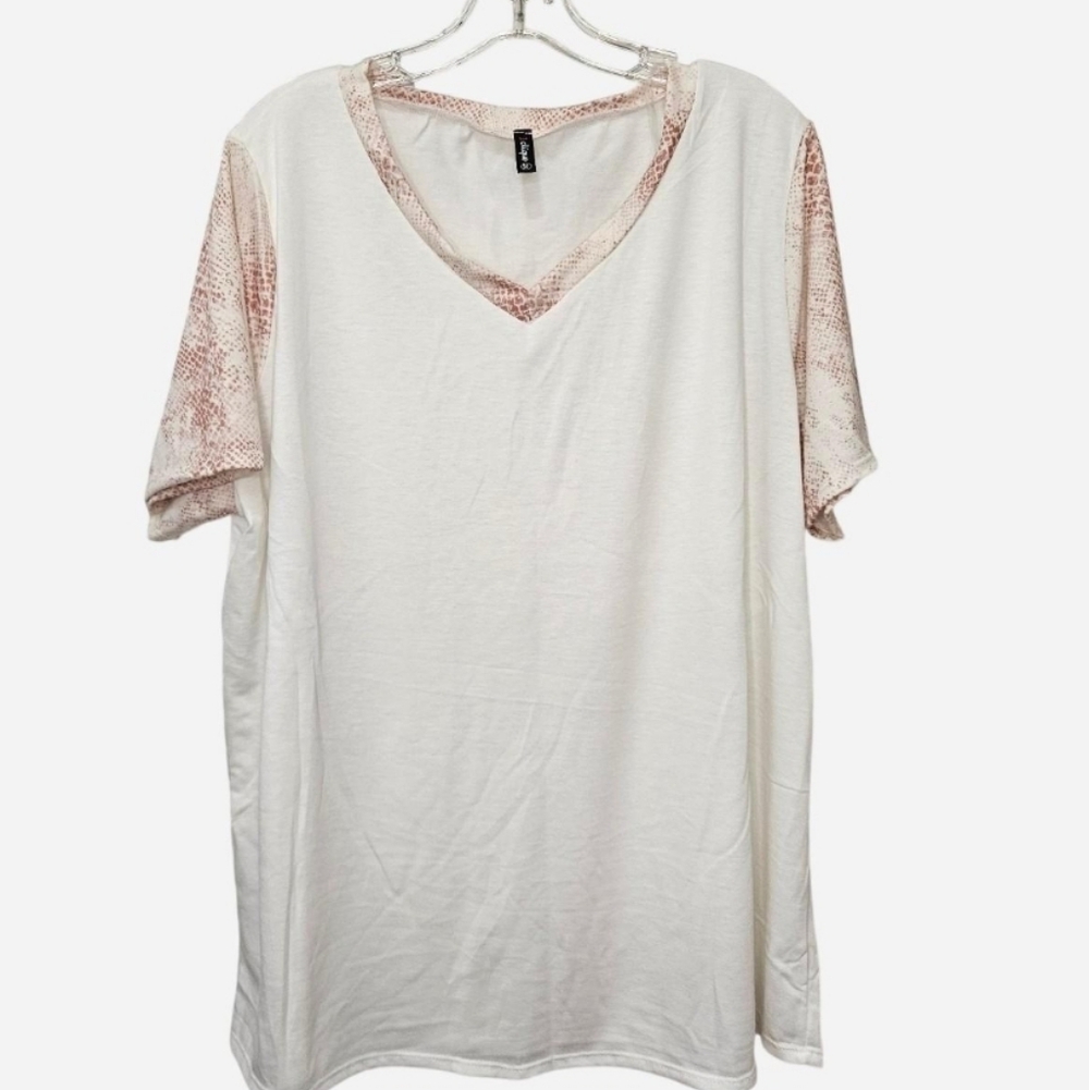 1Clique White & pink snakeskin print V-neck Short Sleeve Shirt Plus Size 2X